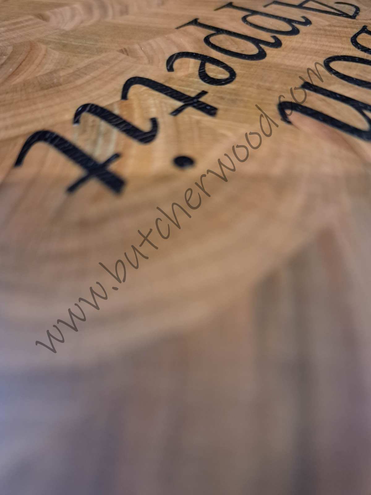 End grain cutting board