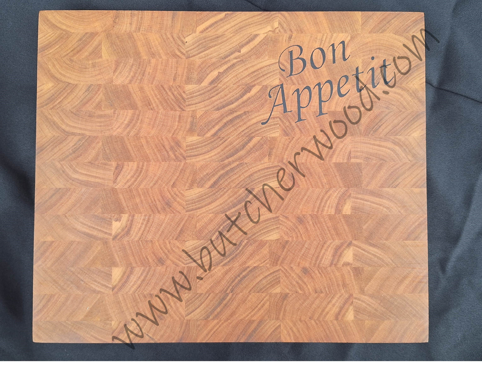 End grain cutting board