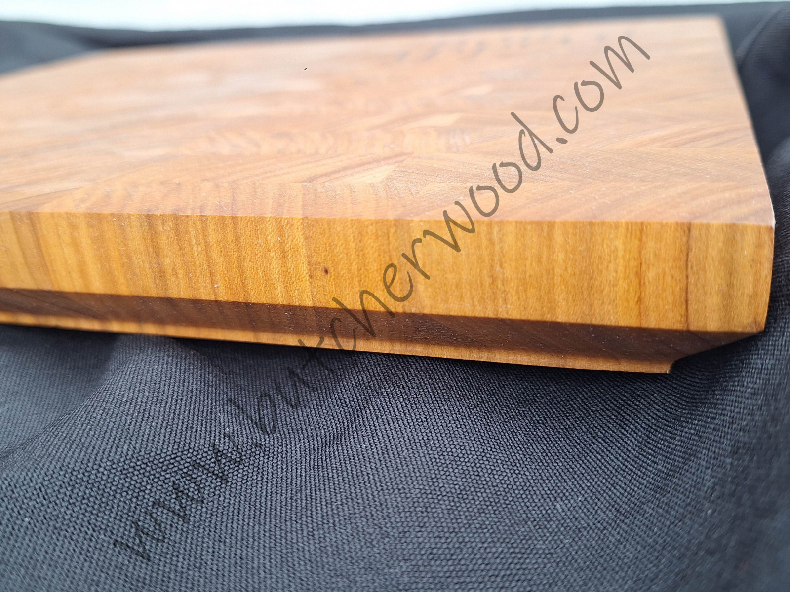 End grain cutting board