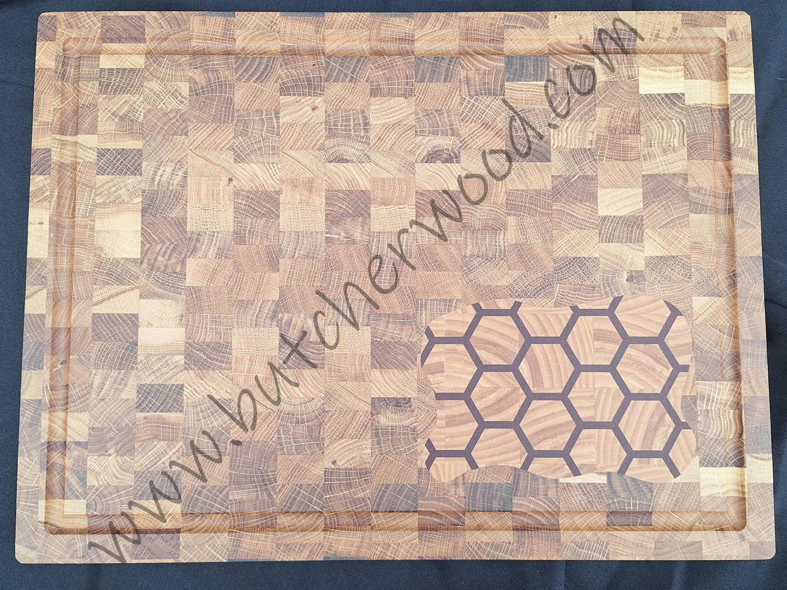 End grain cutting board with inlay