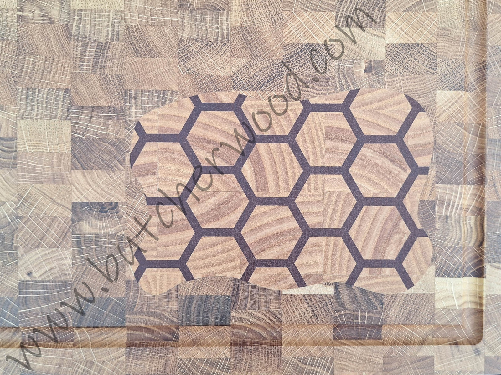 End grain cutting board with inlay