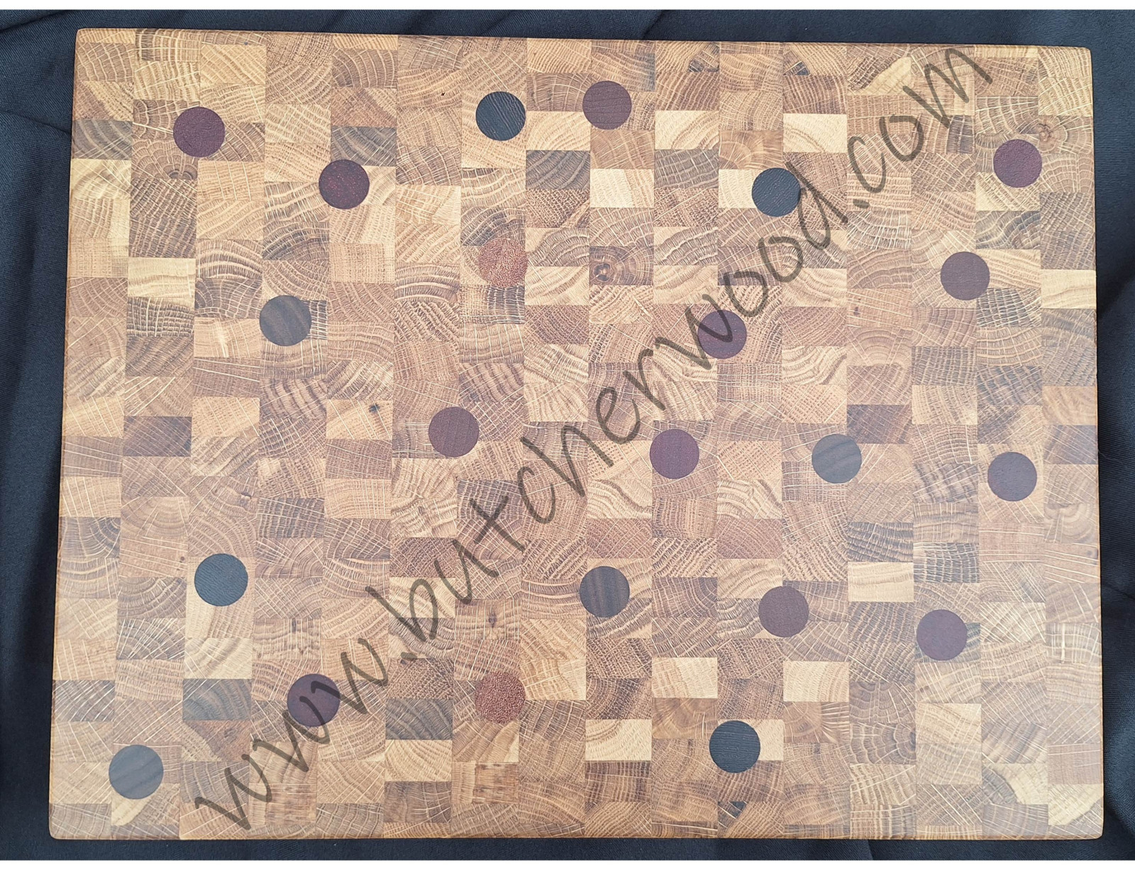 Oak wood end grain cutting board with DOT's inlay